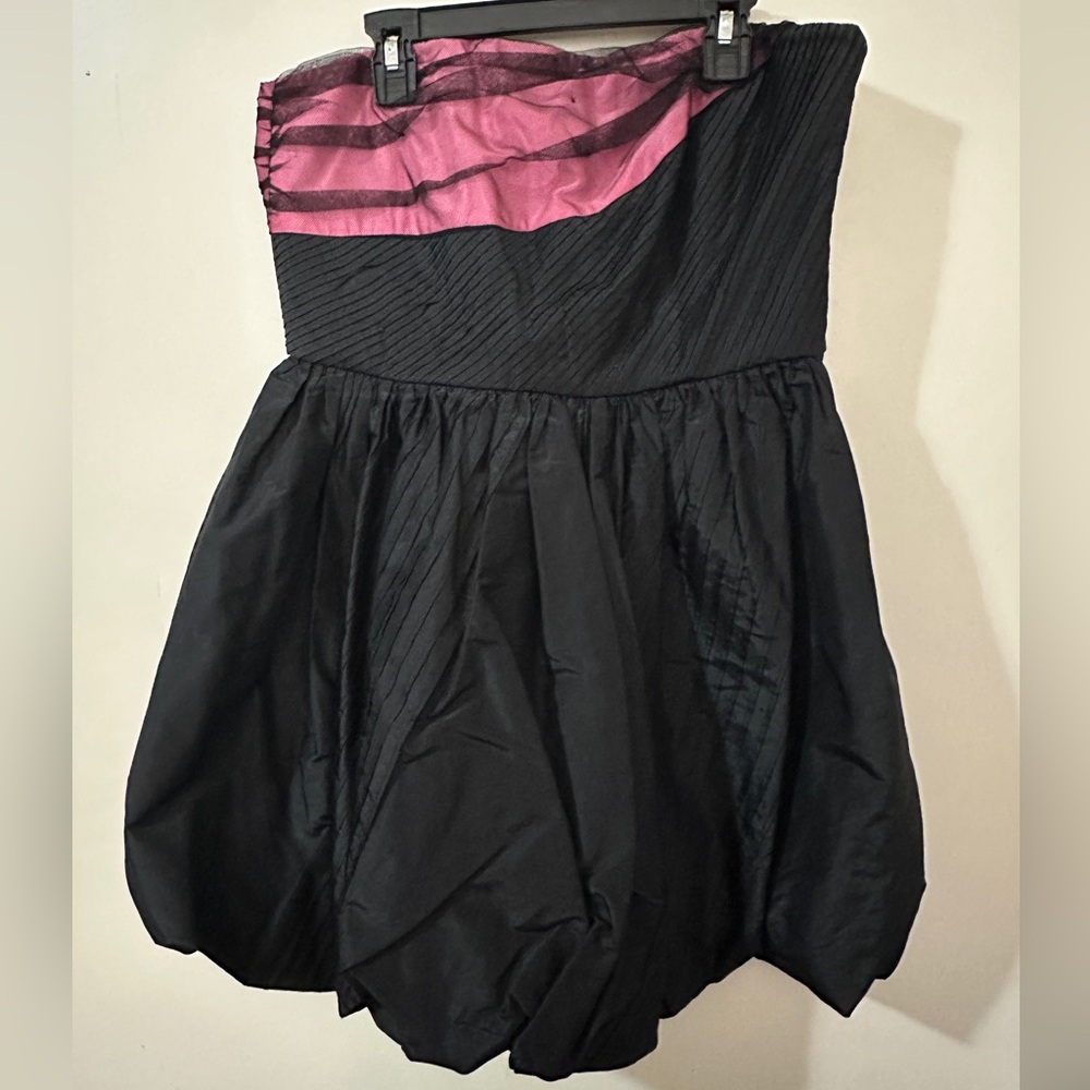 80s style.  Alice + Olivia Strapless Ruffle Bubble Hem Mini Dress size Medium